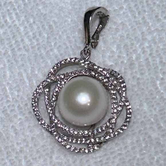 Jewelry - Pearl Pendant